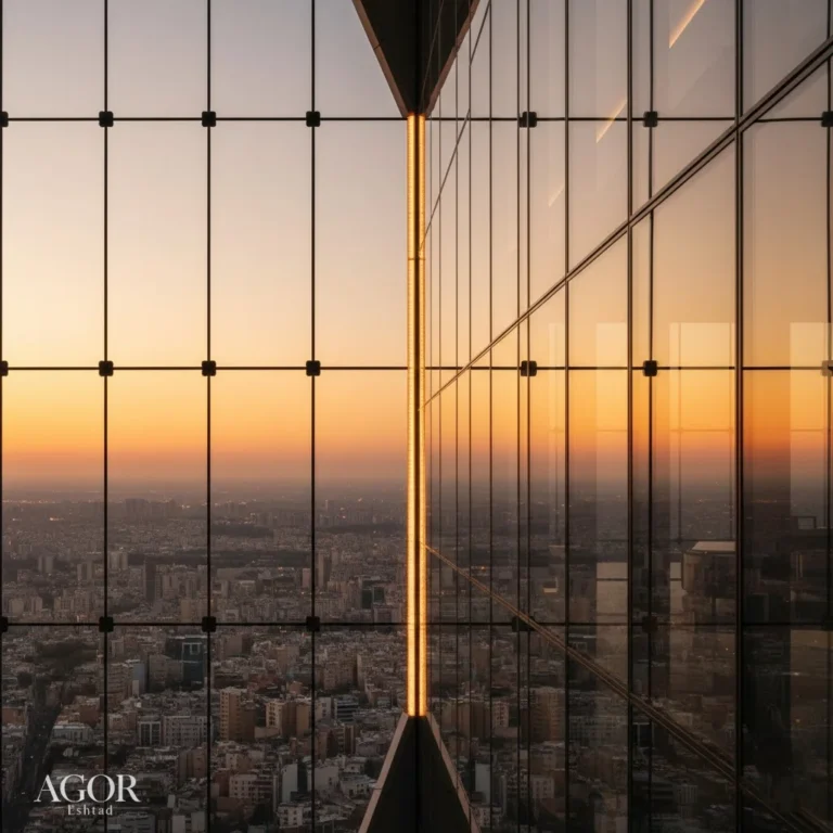 پوشش درز انقطاع شفاف پلی‌کربنات در نمای شیشه‌ای Curtain Wall برج لوکس تهران – سری FacadeCrystal آگور اشتاد